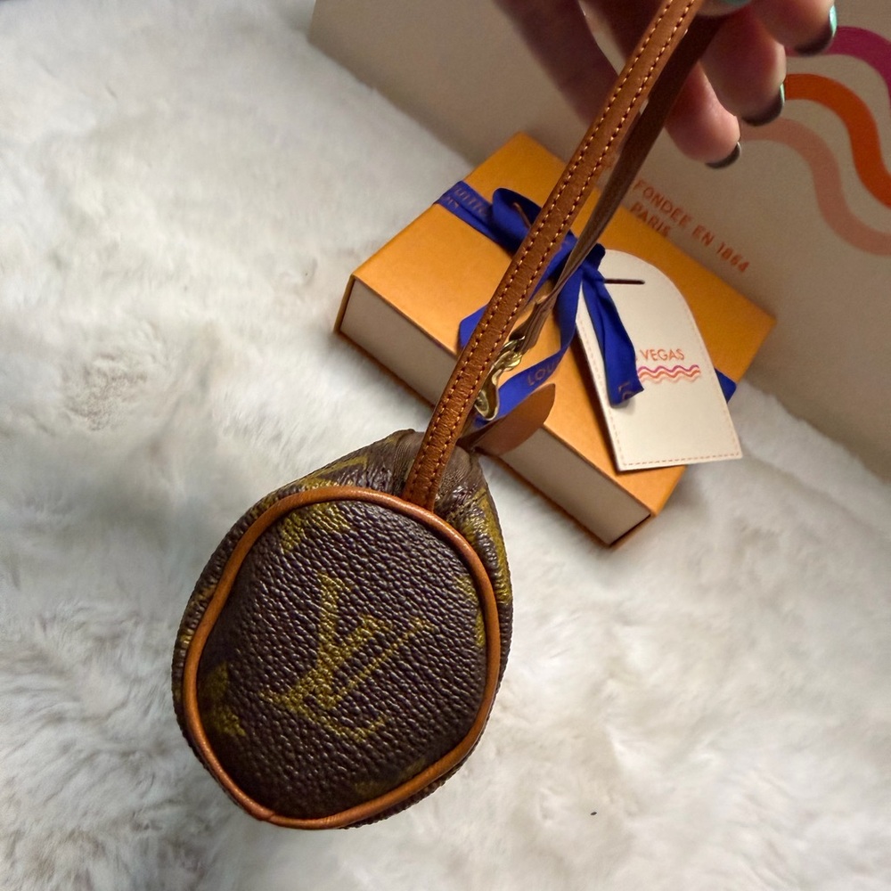 Louis Vuitton - Picture 13 of 16